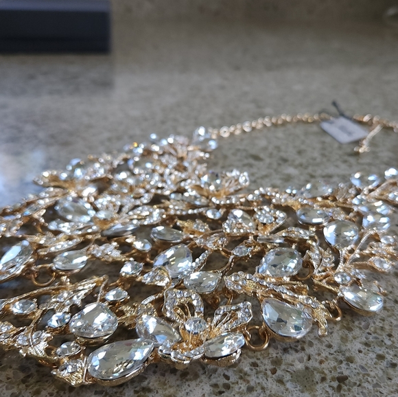 NWT RHINESTONE FLORAL BIB NECKLACE - Picture 9 of 17